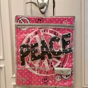 Justice “Peace” hanging organizer